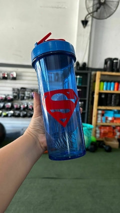 Shaker Superman logo rojo