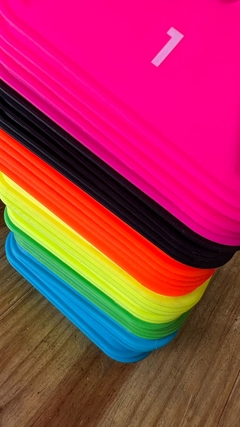 Imagen de pack de 30 conos taza proyec + bolso fitness colores fluor gym