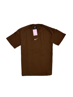 REMERA NK OVERSIZE MARRON