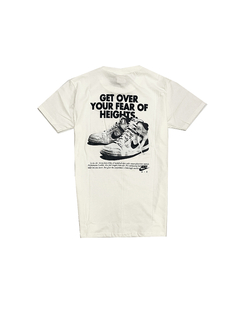 REMERA NK FEAR OF HEIGHTS CREMA