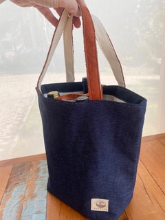 Bolsa Jeans para Vinho e Taça Seriema - Retecer - Artesanal e Sustentável, Cestos para organizar a casa toda, brinquedos lúdicos e presentes