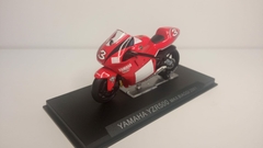 Miniatura - Moto - Yamaha YZR500 - Max Biaggi 2001