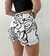 Imagem do Shorts curto feminino estampado com elástico na cintura lu