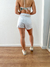 shorts curto feminino branco com abertura lateral alicia na internet