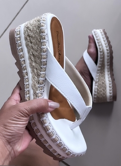 Tamanco branco de dedo em couro - Diocélia Shoes