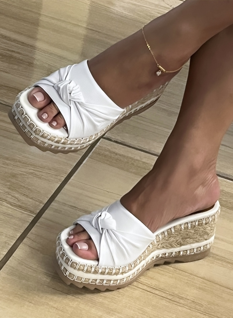 Tamanco branco com nó - Comprar em Diocélia Shoes
