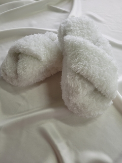 Pantuflas acolchadas abiertas blanco (de peluche) - comprar online