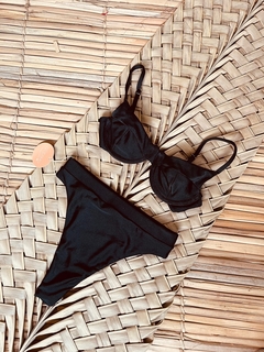 Conjunto Santorini com calcinha hot pants.