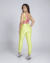 Conjunto fitness amarelo com detalhe rosa na internet