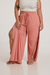 Pantalona Leveza Rosê Com Fenda na internet