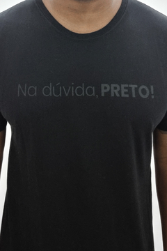Camiseta Na dúvida, PRETO! - BLACK EDITION