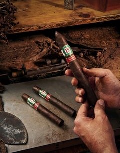 Rocky Patel Tabaquero Hamlet Paredes Salomon - comprar online