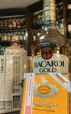 Combo 6: Ron Bacardi Gold + Petaca de 5 Partagas Millefleur