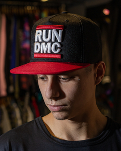 BONÉ ABA RETA NEST PANOS SNAP-BACK RUN DMC - NESB011