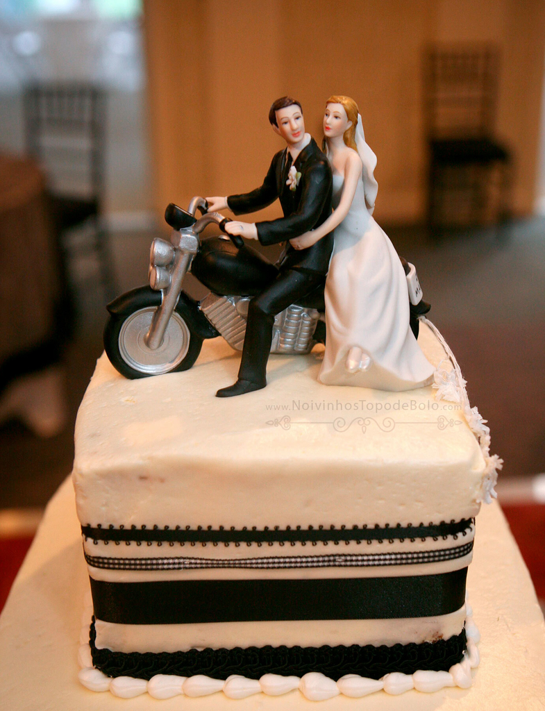 Topo de bolo casal motoqueiro #topodebolo #noivinhos #novi…