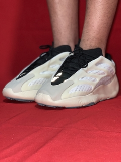 Adidas Bege Yeezy 700 v3 Azael Importado - WL Drop