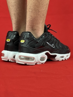 Nike Preto Branco Tn Plus Importado na internet