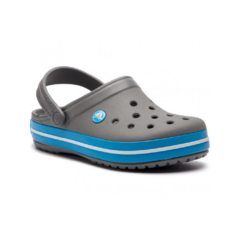 SANDÁLIA MASCULINA CROCBAND CINZA CHARCOAL/AZUL OCEAN X1101607W CROCS - Terratop Aventura