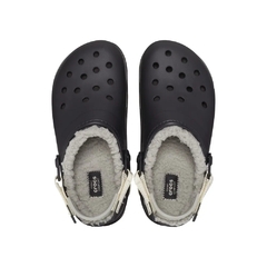 SANDÁLIA FEMININA ALL TERRAIN LINED CLOG COM FORRO PRETO E CINZA 207936001 CROCS na internet