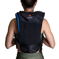 MOCHILA DE HIRATAÇÃO ADVENTURE 2L PRETO E AZUL ACTE