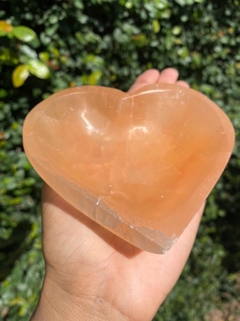 Porta joias selenita laranja em forma de coração - comprar online