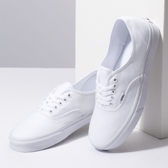 Tênis VANS Authentic True White na internet