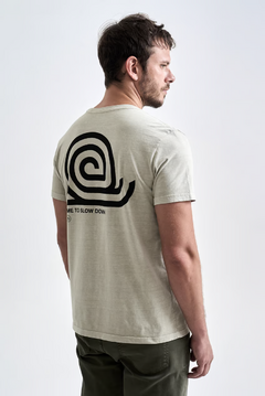 Camiseta Austral Slow Stone Cinza Claro na internet