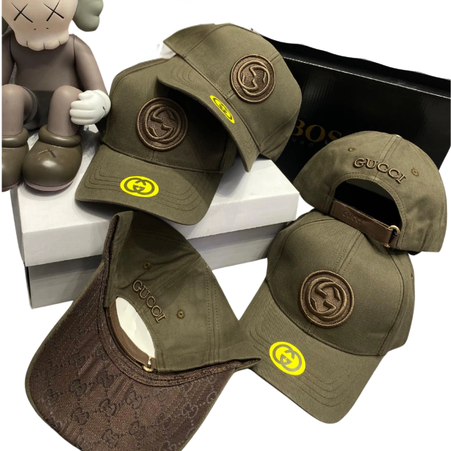 Comprar Gorra Gucci Hombre: Encuentra el Estilo Perfecto en Onlineshoppingcenterg. Si estás buscando comprar gorra Gucci hombre, has llegado al lugar correcto. En Onlineshoppingcenterg tenemos una amplia selección de gorras Gucci para hombre, desde diseños clásicos hasta ediciones limitadas, todas 100% originales y al mejor precio. Aquí te explicamos todo lo que necesitas saber para encontrar la gorra Gucci ideal para ti.  ¿Por qué comprar una gorra Gucci hombre? Las gorras Gucci son un símbolo de estilo, elegancia y exclusividad. Ya sea que busques un diseño clásico como la gorra Gucci negra o algo más llamativo como la gorra Gucci hombre rosa o la gorra Gucci serpiente, estas piezas son perfectas para completar cualquier outfit. Además, son ideales para regalar o para destacar en looks urbanos y de streetwear.    Catálogo de Gorras Gucci Hombre en Onlineshoppingcenterg En nuestra tienda online encontrarás una variedad de modelos, colores y estilos para todos los gustos. Algunas de las opciones más populares son:  Gorras Gucci Hombre por Color Gorra Gucci negra: Un clásico atemporal que combina con todo.  Gorra Gucci hombre rosa: Perfecta para looks modernos y juveniles.  Gorra Gucci marrón: Elegancia y sofisticación en un solo accesorio.  Gorra Gucci azul: Ideal para un estilo fresco y relajado.  Gorra Gucci blanca: Limpia y versátil, ideal para el verano.  Gorras Gucci Hombre por Diseño Gorra Gucci serpiente: Diseño exclusivo con detalles únicos.  Gorra Gucci abeja: Un símbolo icónico de la marca.  Gorra Gucci con logo: Para los amantes del branding clásico.  Gorra Gucci edición limitada: Piezas exclusivas y coleccionables.    ¿Dónde comprar gorra Gucci para hombre al mejor precio? En Onlineshoppingcenterg ofrecemos las mejores ofertas gorra Gucci hombre con precios competitivos y envío rápido. Si buscas una gorra Gucci hombre barata o en rebaja, revisa nuestra sección de outlet, donde encontrarás descuentos exclusivos.  Beneficios de comprar en Onlineshoppingcenterg Gorras Gucci 100% Garantizadas en todos nuestros productos.  Envío gratis: Recibe tu gorra Gucci sin costos adicionales.  Entrega rápida: Tu pedido llegará en tiempo récord.  Precios en España: Ofrecemos los mejores gorra Gucci hombre precio España.  ¿Cómo elegir la gorra Gucci hombre perfecta? Define tu estilo: ¿Prefieres un look clásico, moderno o llamativo?  Elige el color: Negro, rosa, marrón, azul o blanco, ¡hay opciones para todos!  Revisa el diseño: Logos, serpientes, abejas o ediciones limitadas.  Asegura la talla: La mayoría de nuestras gorras son talla única, pero revisa las especificaciones.    Ofertas y Descuentos en Gorras Gucci Hombre No te pierdas nuestras gorras Gucci hombre en oferta hoy. En Onlineshoppingcenterg siempre tenemos promociones especiales, como:  Gorra Gucci hombre rebajada: Hasta un 30% de descuento.  Gorra Gucci hombre descuento: Códigos promocionales exclusivos.  Gorra Gucci hombre outlet: Precios imbatibles en modelos seleccionados.  Preguntas Frecuentes 1. ¿Cuál es el precio de una gorra Gucci hombre? El gorra Gucci hombre precio varía según el diseño y la colección. En nuestra tienda, encontrarás opciones desde [inserte rango de precios].  2. ¿Hacen envíos a toda España? Sí, ofrecemos gorra Gucci hombre envío gratis a toda España con entrega rápida.    Compra tu Gorra Gucci Hombre Hoy No esperes más para tener tu gorra Gucci. En Onlineshoppingcenterg te ofrecemos la mejor selección, precios competitivos y un servicio excepcional. ¡Visita nuestra tienda online y encuentra la gorra Gucci hombre que siempre has querido!