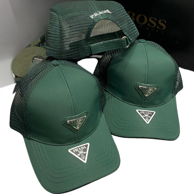 Comprar Gorra Prada Milano Hombre: Encuentra el Estilo Perfecto en Onlineshoppingcenterg. Si estás buscando comprar gorra Prada Milano hombre, has llegado al lugar correcto. En Onlineshoppingcenterg tenemos una amplia selección de gorras Prada Milano para hombre, desde diseños clásicos hasta ediciones limitadas, todas 100% originales y al mejor precio. Aquí te explicamos todo lo que necesitas saber para encontrar la gorra Prada Milano ideal para ti.  ¿Por qué comprar una gorra Prada Milano hombre? Las gorras Prada Milano son un símbolo de elegancia, lujo y estilo. Ya sea que busques un diseño clásico como la gorra Prada Milano negra o algo más llamativo como la gorra Prada Milano blanca o la gorra Prada Milano con logo, estas piezas son perfectas para completar cualquier outfit. Además, son ideales para regalar o para destacar en looks urbanos y de streetwear.    Catálogo de Gorras Prada Milano Hombre en Onlineshoppingcenterg En nuestra tienda online encontrarás una variedad de modelos, colores y estilos para todos los gustos. Algunas de las opciones más populares son:  Gorras Prada Milano Hombre por Color Gorra Prada Milano negra: Un clásico atemporal que combina con todo.  Gorra Prada Milano blanca: Limpia y versátil, ideal para el verano.  Gorra Prada Milano roja: Perfecta para looks modernos y juveniles.  Gorra Prada Milano azul: Ideal para un estilo fresco y relajado.  Gorras Prada Milano Hombre por Diseño Gorra Prada Milano con logo: Para los amantes del branding clásico.  Gorra Prada Milano dal 1913: Un diseño icónico que representa la herencia de la marca.  Gorra Prada Milano edición limitada: Piezas exclusivas y coleccionables.  Gorra Prada Milano diseño clásico: Ideal para un estilo sofisticado.    ¿Dónde comprar gorra Prada Milano para hombre al mejor precio? En Onlineshoppingcenterg ofrecemos las mejores ofertas gorra Prada Milano hombre con precios competitivos y envío rápido. Si buscas una gorra Prada Milano hombre barata o en rebaja, revisa nuestra sección de outlet, donde encontrarás descuentos exclusivos.  Beneficios de comprar en Onlineshoppingcenterg Gorras Prada Milano 100% originales: Garantizamos autenticidad en todos nuestros productos.  Envío gratis: Recibe tu gorra Prada Milano sin costos adicionales.  Entrega rápida: Tu pedido llegará en tiempo récord.  Precios en España: Ofrecemos los mejores gorra Prada Milano hombre precio España.  ¿Cómo elegir la gorra Prada Milano hombre perfecta? Define tu estilo: ¿Prefieres un look clásico, moderno o llamativo?  Elige el color: Negro, blanco, rojo o azul, ¡hay opciones para todos!  Revisa el diseño: Logos, ediciones limitadas o diseños icónicos como el "dal 1913".  Asegura la talla: La mayoría de nuestras gorras son talla única, pero revisa las especificaciones.    Ofertas y Descuentos en Gorras Prada Milano Hombre No te pierdas nuestras gorras Prada Milano hombre en oferta hoy. En Onlineshoppingcenterg siempre tenemos promociones especiales, como:  Gorra Prada Milano hombre rebajada: Hasta un 30% de descuento.  Gorra Prada Milano hombre descuento: Códigos promocionales exclusivos.  Gorra Prada Milano hombre outlet: Precios imbatibles en modelos seleccionados.  Preguntas Frecuentes 1. ¿Cuál es el precio de una gorra Prada Milano hombre? El gorra Prada Milano hombre precio varía según el diseño y la colección. En nuestra tienda, encontrarás opciones de precios.  2. ¿Hacen envíos a toda España? Sí, ofrecemos gorra Prada Milano hombre envío gratis a toda España con entrega rápida.    Compra tu Gorra Prada Milano Hombre Hoy No esperes más para tener tu gorra Prada Milano. En Onlineshoppingcenterg te ofrecemos la mejor selección, precios competitivos y un servicio excepcional. ¡Visita nuestra tienda online y encuentra la gorra Prada Milano hombre que siempre has querido!