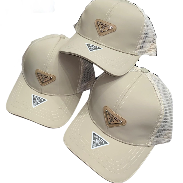Comprar Gorra Prada Milano Hombre: Encuentra el Estilo Perfecto en Onlineshoppingcenterg. Si estás buscando comprar gorra Prada Milano hombre, has llegado al lugar correcto. En Onlineshoppingcenterg tenemos una amplia selección de gorras Prada Milano para hombre, desde diseños clásicos hasta ediciones limitadas, todas 100% originales y al mejor precio. Aquí te explicamos todo lo que necesitas saber para encontrar la gorra Prada Milano ideal para ti.  ¿Por qué comprar una gorra Prada Milano hombre? Las gorras Prada Milano son un símbolo de elegancia, lujo y estilo. Ya sea que busques un diseño clásico como la gorra Prada Milano negra o algo más llamativo como la gorra Prada Milano blanca o la gorra Prada Milano con logo, estas piezas son perfectas para completar cualquier outfit. Además, son ideales para regalar o para destacar en looks urbanos y de streetwear.    Catálogo de Gorras Prada Milano Hombre en Onlineshoppingcenterg En nuestra tienda online encontrarás una variedad de modelos, colores y estilos para todos los gustos. Algunas de las opciones más populares son:  Gorras Prada Milano Hombre por Color Gorra Prada Milano negra: Un clásico atemporal que combina con todo.  Gorra Prada Milano blanca: Limpia y versátil, ideal para el verano.  Gorra Prada Milano roja: Perfecta para looks modernos y juveniles.  Gorra Prada Milano azul: Ideal para un estilo fresco y relajado.  Gorras Prada Milano Hombre por Diseño Gorra Prada Milano con logo: Para los amantes del branding clásico.  Gorra Prada Milano dal 1913: Un diseño icónico que representa la herencia de la marca.  Gorra Prada Milano edición limitada: Piezas exclusivas y coleccionables.  Gorra Prada Milano diseño clásico: Ideal para un estilo sofisticado.    ¿Dónde comprar gorra Prada Milano para hombre al mejor precio? En Onlineshoppingcenterg ofrecemos las mejores ofertas gorra Prada Milano hombre con precios competitivos y envío rápido. Si buscas una gorra Prada Milano hombre barata o en rebaja, revisa nuestra sección de outlet, donde encontrarás descuentos exclusivos.  Beneficios de comprar en Onlineshoppingcenterg Gorras Prada Milano 100% originales: Garantizamos autenticidad en todos nuestros productos.  Envío gratis: Recibe tu gorra Prada Milano sin costos adicionales.  Entrega rápida: Tu pedido llegará en tiempo récord.  Precios en España: Ofrecemos los mejores gorra Prada Milano hombre precio España.  ¿Cómo elegir la gorra Prada Milano hombre perfecta? Define tu estilo: ¿Prefieres un look clásico, moderno o llamativo?  Elige el color: Negro, blanco, rojo o azul, ¡hay opciones para todos!  Revisa el diseño: Logos, ediciones limitadas o diseños icónicos como el "dal 1913".  Asegura la talla: La mayoría de nuestras gorras son talla única, pero revisa las especificaciones.    Ofertas y Descuentos en Gorras Prada Milano Hombre No te pierdas nuestras gorras Prada Milano hombre en oferta hoy. En Onlineshoppingcenterg siempre tenemos promociones especiales, como:  Gorra Prada Milano hombre rebajada: Hasta un 30% de descuento.  Gorra Prada Milano hombre descuento: Códigos promocionales exclusivos.  Gorra Prada Milano hombre outlet: Precios imbatibles en modelos seleccionados.  Preguntas Frecuentes 1. ¿Cuál es el precio de una gorra Prada Milano hombre? El gorra Prada Milano hombre precio varía según el diseño y la colección. En nuestra tienda, encontrarás opciones de precios.  2. ¿Hacen envíos a toda España? Sí, ofrecemos gorra Prada Milano hombre envío gratis a toda España con entrega rápida.    Compra tu Gorra Prada Milano Hombre Hoy No esperes más para tener tu gorra Prada Milano. En Onlineshoppingcenterg te ofrecemos la mejor selección, precios competitivos y un servicio excepcional. ¡Visita nuestra tienda online y encuentra la gorra Prada Milano hombre que siempre has querido!