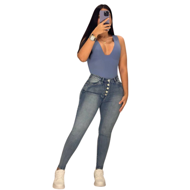Comprar Pantalón Jeans Skinny Mujer en Onlineshoppingcenterg. ¿Buscas el mejor pantalón jeans skinny mujer? Aquí lo encuentras Comprar pantalón jeans skinny mujer es una de las mejores opciones para lucir un look moderno, elegante y versátil. En Onlineshoppingcenterg ofrecemos una amplia variedad de jeans skinny mujer tiro alto, jeans skinny blancos mujer y muchas opciones más que se adaptan a tu estilo.  ¿Qué significa jeans skinny mujer? El término "jeans skinny mujer" se refiere a pantalones ajustados desde la cadera hasta los tobillos, resaltando la figura y brindando comodidad. Son ideales para outfits casuales y formales, combinándolos con diferentes prendas y accesorios.  Características de los jeans skinny mujer Al elegir tus jeans skinny mujer, es importante considerar:  Ajuste perfecto: Se adaptan a la silueta y brindan un look estilizado.  Tiro alto o bajo: Puedes optar por jeans skinny tiro alto para mayor comodidad o tiro bajo para un estilo juvenil.  Materiales de calidad: Fabricados con algodón y elastano para mayor flexibilidad.  Colores y diseños: Desde jeans skinny rotos mujer hasta jeans skinny blancos mujer.  Encuentra el jeans skinny ideal para ti En Onlineshoppingcenterg tenemos opciones para todas las necesidades:  Jeans skinny mujer tiro alto Perfectos para definir la cintura y alargar las piernas. Combinan bien con blusas ajustadas y tacones.  Jeans skinny rotos mujer Dale un toque rebelde a tu outfit con estos jeans, ideales para un estilo urbano y moderno.  Jeans skinny blancos mujer Una opción fresca y versátil que combina con cualquier prenda, perfecta para días cálidos.  Vaqueros skinny mujer Ideales para un look clásico, con opciones en azul oscuro, negro o desgastado.  ¡Crea outfits increíbles con tus jeans skinny! Los jeans skinny mujer son una pieza clave en cualquier armario. Puedes combinarlos de distintas maneras:  Casual: Con camisetas básicas y zapatillas.  Formal: Con blusas elegantes y tacones.  Deportivos: Con sudaderas y tenis.  ¿Dónde comprar jeans skinny mujer económicos? Si buscas jeans skinny mujer ofertas, en Onlineshoppingcenterg tenemos precios accesibles y descuentos exclusivos. Además, ofrecemos envío rápido y garantía de calidad.  ¡Compra hoy mismo tu pantalón jeans skinny mujer! Explora nuestra colección y elige entre jeans super skinny mujer, jeans slim fit mujer y muchas más opciones. No esperes más y luce espectacular con nuestros jeans de moda.    Onlineshoppingcenterg, tu tienda de confianza para comprar pantalón jeans skinny mujer.