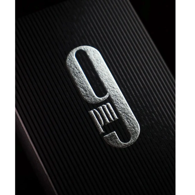 Comprar Perfume Afnan 9PM Hombre al Mejor Precio. Descubre el Perfume Afnan 9PM para Hombre Si buscas un perfume elegante, duradero y con una fragancia irresistible, comprar Perfume Afnan 9PM Hombre es la mejor elección. Este perfume destaca por su calidad y excelente fijación, ideal para hombres modernos y seguros de sí mismos.  ¿A qué huele el 9PM Afnan? El Perfume 9PM Afnan tiene una combinación de notas dulces y especiadas que lo hacen perfecto para cualquier ocasión:  Notas de salida: Manzana, canela, bergamota y lavanda.  Notas de corazón: Azahar y muguete.  Notas de fondo: Vainilla, haba tonka, ambar y pachulí.  Este equilibrio entre dulce y especiado lo convierte en una fragancia similar a Jean Paul Gaultier Ultra Male, pero con su propia personalidad.  ¿Por qué comprar el Perfume Afnan 9PM Hombre? Si estás buscando una fragancia masculina de calidad, comprar Perfume Afnan 9PM Hombre es una excelente opción por varias razones:  Larga duración: Permanece en la piel durante muchas horas.  Aroma atractivo: Perfecto para salidas nocturnas y eventos especiales.  Precio accesible: Un perfume de lujo a un costo competitivo.  Gran proyección: Su fragancia se percibe a distancia sin ser abrumadora.  Precio del Perfume Afnan 9PM Hombre en Colombia Si buscas el Perfume 9PM Afnan Precio Colombia, en Onlineshoppingcenterg te ofrecemos los mejores precios y promociones. Consulta nuestra tienda y aprovecha las ofertas exclusivas.  ¿Dónde comprar Perfume Afnan 9PM en Colombia? Puedes encontrar Afnan 9PM Colombia en tiendas especializadas y en Onlineshoppingcenterg, donde garantizamos productos originales y envíos rápidos a todo el país.  Opiniones sobre el Perfume Afnan 9PM Las reseñas y opiniones sobre 9PM Afnan Fragantica destacan su calidad y durabilidad. Es una fragancia que recibe elogios por su versatilidad y elegancia.  Variantes del Perfume 9PM Afnan Perfume 9PM Mujer: Ideal para quienes buscan una versión femenina de esta fragancia.  9PM Afnan 100ml Hombre Perfume: Presentación clásica en frasco de 100ml.  Afnan 9PM Agua de Perfume 100ml Hombre: La mejor opción en concentración Eau de Parfum.  Cómo comprar Perfume Afnan 9PM Hombre en Onlineshoppingcenterg Adquirir tu Perfume Afnan 9PM para Hombre es fácil y rápido. Sigue estos pasos:  Ingresa a nuestra tienda Onlineshoppingcenterg.  Busca el producto Perfume Afnan 9PM Hombre.  Agrega al carrito y elige tu método de pago.  Recibe tu pedido en casa con envío seguro y garantizado.  ¡Compra tu Perfume Afnan 9PM Hombre Ahora!   No esperes más y compra Perfume Afnan 9PM Hombre al mejor precio en Onlineshoppingcenterg. Disfruta de una fragancia inigualable y destaca en cualquier ocasión.