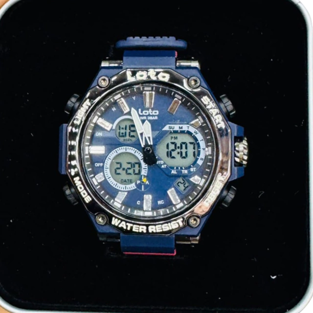 Comprar Reloj Loto Wr 3Bar Hombre en Onlineshoppingcenterg. Si estás buscando el accesorio perfecto para complementar tu estilo, un reloj Loto hombre es la opción ideal. En Onlineshoppingcenterg, te ofrecemos una amplia gama de relojes Lotus para hombre que combinan elegancia, calidad y funcionalidad. Descubre por qué estos relojes son tan populares y encuentra el modelo que mejor se adapta a tus necesidades.  ¿De dónde es la marca de relojes Loto Wr 3Bar? Antes de hablar de las características de los relojes Loto hombre, es importante conocer su origen. La marca Lotus pertenece al grupo Festina, una compañía de relojería española reconocida internacionalmente por su diseño innovador y calidad excepcional. Desde su fundación, Lotus ha sido sinónimo de relojes modernos y sofisticados.    ¿Por qué comprar un reloj Loto hombre? Los relojes Lotus hombre destacan por su equilibrio entre diseño y funcionalidad. A continuación, te mostramos algunas razones para elegir uno:  1. Diseño elegante y versátil Ya sea que prefieras un reloj Lotus hombre dorado, un modelo de acero inoxidable o un diseño más deportivo, Lotus tiene algo para cada estilo. Sus acabados sofisticados se adaptan a cualquier ocasión, desde eventos formales hasta reuniones informales.  2. Alta calidad Los materiales de los relojes Lotus hombre, como el acero inoxidable, garantizan durabilidad y resistencia. Además, la marca incorpora tecnología de precisión para ofrecer relojes confiables.    3. Amplia variedad En nuestra tienda, encontrarás una amplia selección, como el reloj Lotus hybrid, el smartwatch Lotus hombre, o los clásicos cronógrafos como el reloj Lotus cronógrafo. Además, disponemos de modelos como el reloj Lotus hombre esfera verde y el reloj Lotus azul hombre, que destacan por sus detalles únicos.  4. Precio competitivo Los relojes Lotus hombre precios son accesibles para una marca de alta gama. En Onlineshoppingcenterg, ofrecemos precios competitivos y descuentos exclusivos.  ¿Relojes Loto Wr 3Bar son buenos? ¡Definitivamente sí! Los relojes Lotus hombre son conocidos por su calidad y diseño. Tanto si buscas un reloj Lotus hombre elegante como uno deportivo, puedes estar seguro de que obtendrás un producto duradero y con estilo.    Modelos populares de relojes Loto Wr 3 bar hombre En Onlineshoppingcenterg, tenemos los modelos más demandados:  Reloj Lotus hombre dorado Este modelo destaca por su acabado en dorado, perfecto para quienes buscan un accesorio llamativo y sofisticado.  Reloj Lotus hombre acero Si prefieres algo más discreto y resistente, los modelos en acero inoxidable son una excelente opción.  Smartwatch Lotus hombre La combinación perfecta de tecnología y estilo. Ideales para los amantes de los gadgets modernos.  Reloj Lotus Freedom Con un diseño deportivo y juvenil, este modelo es perfecto para quienes buscan comodidad y estilo.  Reloj Lotus minimalista hombre Para los que prefieren un diseño sencillo pero elegante, este modelo es una apuesta segura.  Consejos para comprar un reloj Loto Wr 3Bar hombre Define tu estilo: Si buscas un accesorio elegante, elige modelos como el reloj Lotus hombre dorado. Para un uso diario, los modelos de acero o minimalistas son ideales.  Consulta el catálogo: En Onlineshoppingcenterg, contamos con un catálogo de relojes Lotus hombre completo con descripciones detalladas.  Compara precios: Aprovecha nuestras ofertas en relojes Lotus hombre baratos y encuentra el mejor precio en línea.  Comprar reloj Loto Wr 3Bar hombre en Colombia Si te preguntas dónde comprar un reloj Lotus hombre precio Colombia, nuestra tienda online es la mejor opción. Ofrecemos envíos rápidos, garantía de calidad y los mejores precios del mercado.    ¡Encuentra tu reloj Loto Wr 3Bar hombre ideal en Onlineshoppingcenterg! Explora nuestra colección de relojes Lotus hombre y elige el modelo perfecto para ti o como regalo. Ya sea que busques un reloj Lotus inteligente hombre o un cronógrafo clásico, en Onlineshoppingcenterg tenemos lo que necesitas. ¡Compra ahora y mejora tu estilo con un reloj Lotus!