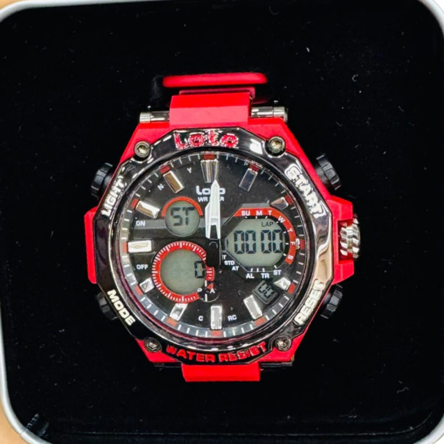 Comprar Reloj Loto Wr 3Bar Hombre en Onlineshoppingcenterg. Si estás buscando el accesorio perfecto para complementar tu estilo, un reloj Loto hombre es la opción ideal. En Onlineshoppingcenterg, te ofrecemos una amplia gama de relojes Lotus para hombre que combinan elegancia, calidad y funcionalidad. Descubre por qué estos relojes son tan populares y encuentra el modelo que mejor se adapta a tus necesidades.  ¿De dónde es la marca de relojes Loto Wr 3Bar? Antes de hablar de las características de los relojes Loto hombre, es importante conocer su origen. La marca Lotus pertenece al grupo Festina, una compañía de relojería española reconocida internacionalmente por su diseño innovador y calidad excepcional. Desde su fundación, Lotus ha sido sinónimo de relojes modernos y sofisticados.    ¿Por qué comprar un reloj Loto hombre? Los relojes Lotus hombre destacan por su equilibrio entre diseño y funcionalidad. A continuación, te mostramos algunas razones para elegir uno:  1. Diseño elegante y versátil Ya sea que prefieras un reloj Lotus hombre dorado, un modelo de acero inoxidable o un diseño más deportivo, Lotus tiene algo para cada estilo. Sus acabados sofisticados se adaptan a cualquier ocasión, desde eventos formales hasta reuniones informales.  2. Alta calidad Los materiales de los relojes Lotus hombre, como el acero inoxidable, garantizan durabilidad y resistencia. Además, la marca incorpora tecnología de precisión para ofrecer relojes confiables.    3. Amplia variedad En nuestra tienda, encontrarás una amplia selección, como el reloj Lotus hybrid, el smartwatch Lotus hombre, o los clásicos cronógrafos como el reloj Lotus cronógrafo. Además, disponemos de modelos como el reloj Lotus hombre esfera verde y el reloj Lotus azul hombre, que destacan por sus detalles únicos.  4. Precio competitivo Los relojes Lotus hombre precios son accesibles para una marca de alta gama. En Onlineshoppingcenterg, ofrecemos precios competitivos y descuentos exclusivos.  ¿Relojes Loto Wr 3Bar son buenos? ¡Definitivamente sí! Los relojes Lotus hombre son conocidos por su calidad y diseño. Tanto si buscas un reloj Lotus hombre elegante como uno deportivo, puedes estar seguro de que obtendrás un producto duradero y con estilo.    Modelos populares de relojes Loto Wr 3 bar hombre En Onlineshoppingcenterg, tenemos los modelos más demandados:  Reloj Lotus hombre dorado Este modelo destaca por su acabado en dorado, perfecto para quienes buscan un accesorio llamativo y sofisticado.  Reloj Lotus hombre acero Si prefieres algo más discreto y resistente, los modelos en acero inoxidable son una excelente opción.  Smartwatch Lotus hombre La combinación perfecta de tecnología y estilo. Ideales para los amantes de los gadgets modernos.  Reloj Lotus Freedom Con un diseño deportivo y juvenil, este modelo es perfecto para quienes buscan comodidad y estilo.  Reloj Lotus minimalista hombre Para los que prefieren un diseño sencillo pero elegante, este modelo es una apuesta segura.  Consejos para comprar un reloj Loto Wr 3Bar hombre Define tu estilo: Si buscas un accesorio elegante, elige modelos como el reloj Lotus hombre dorado. Para un uso diario, los modelos de acero o minimalistas son ideales.  Consulta el catálogo: En Onlineshoppingcenterg, contamos con un catálogo de relojes Lotus hombre completo con descripciones detalladas.  Compara precios: Aprovecha nuestras ofertas en relojes Lotus hombre baratos y encuentra el mejor precio en línea.  Comprar reloj Loto Wr 3Bar hombre en Colombia Si te preguntas dónde comprar un reloj Lotus hombre precio Colombia, nuestra tienda online es la mejor opción. Ofrecemos envíos rápidos, garantía de calidad y los mejores precios del mercado.    ¡Encuentra tu reloj Loto Wr 3Bar hombre ideal en Onlineshoppingcenterg! Explora nuestra colección de relojes Lotus hombre y elige el modelo perfecto para ti o como regalo. Ya sea que busques un reloj Lotus inteligente hombre o un cronógrafo clásico, en Onlineshoppingcenterg tenemos lo que necesitas. ¡Compra ahora y mejora tu estilo con un reloj Lotus!