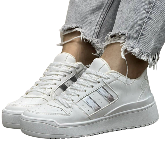 Encuentra los Mejores Tenis Deportivos Mujer al Mejor Precio Si estás buscando comprar tenis deportivos mujer, has llegado al lugar correcto. En Onlineshoppingcenterg, tenemos una gran variedad de tenis mujer de las mejores marcas como Nike, Adidas, Guess, Hoka, Salomon y Pirma. Ya sea que necesites tenis para correr mujer, tenis de plataforma mujer o zapatillas deportivas mujer, aquí los encontrarás con las mejores ofertas.  Tipos de Tenis Deportivos para Mujer 1. Tenis Running Mujer Si te gusta correr, necesitas tenis running mujer que ofrezcan amortiguación y soporte. Modelos como los Nike Vomero, Hoka One One y Brooks son ideales para entrenamientos intensos.    2. Tenis Deportivos Mujer Adidas y Nike Las marcas Nike y Adidas son sinónimo de calidad. Encuentra modelos como tenis deportivos mujer Adidas ultima colección y tenis deportivos mujer Nike para un look deportivo y moderno.  3. Tenis con Plataforma Mujer Los tenis con plataforma para mujer combinan estilo y comodidad. Modelos de Guess, North Star y Charly son tendencia.  4. Tenis Blancos para Mujer  Los tenis deportivos mujer blancos combinan con cualquier outfit. Ideales para un look casual o deportivo.  5. Tenis Negros Mujer Si buscas versatilidad, los tenis deportivos mujer negros son una opción clásica y elegante.  Ofertas en Tenis Deportivos Mujer En Onlineshoppingcenterg, ofrecemos tenis mujer ofertas con descuentos increíbles. Aquí puedes encontrar tenis en oferta para mujer, tenis deportivos mujer económicos y tenis para caminar de mujer al mejor precio.    ¡Compra los Mejores Tenis Deportivos para Mujer! No pierdas la oportunidad de comprar zapatillas running mujer, zapatillas trail running mujer y zapatillas para gimnasio mujer en Onlineshoppingcenterg. Además, encuentra modelos exclusivos como tenis north star mujer, tenis ortopédicos mujer y tenis antideslizantes para mujer.    Explora nuestra tienda y elige los tenis ideales para ti!