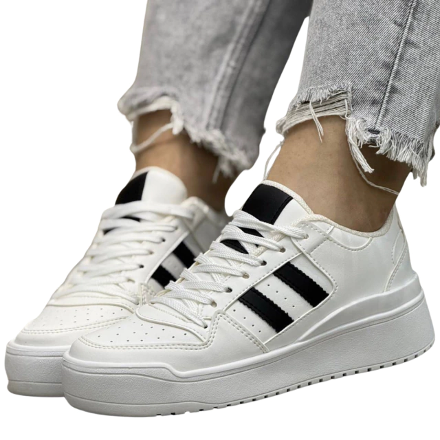 Encuentra los Mejores Tenis Deportivos Mujer al Mejor Precio Si estás buscando comprar tenis deportivos mujer, has llegado al lugar correcto. En Onlineshoppingcenterg, tenemos una gran variedad de tenis mujer de las mejores marcas como Nike, Adidas, Guess, Hoka, Salomon y Pirma. Ya sea que necesites tenis para correr mujer, tenis de plataforma mujer o zapatillas deportivas mujer, aquí los encontrarás con las mejores ofertas.  Tipos de Tenis Deportivos para Mujer 1. Tenis Running Mujer Si te gusta correr, necesitas tenis running mujer que ofrezcan amortiguación y soporte. Modelos como los Nike Vomero, Hoka One One y Brooks son ideales para entrenamientos intensos.    2. Tenis Deportivos Mujer Adidas y Nike Las marcas Nike y Adidas son sinónimo de calidad. Encuentra modelos como tenis deportivos mujer Adidas ultima colección y tenis deportivos mujer Nike para un look deportivo y moderno.  3. Tenis con Plataforma Mujer Los tenis con plataforma para mujer combinan estilo y comodidad. Modelos de Guess, North Star y Charly son tendencia.  4. Tenis Blancos para Mujer  Los tenis deportivos mujer blancos combinan con cualquier outfit. Ideales para un look casual o deportivo.  5. Tenis Negros Mujer Si buscas versatilidad, los tenis deportivos mujer negros son una opción clásica y elegante.  Ofertas en Tenis Deportivos Mujer En Onlineshoppingcenterg, ofrecemos tenis mujer ofertas con descuentos increíbles. Aquí puedes encontrar tenis en oferta para mujer, tenis deportivos mujer económicos y tenis para caminar de mujer al mejor precio.    ¡Compra los Mejores Tenis Deportivos para Mujer! No pierdas la oportunidad de comprar zapatillas running mujer, zapatillas trail running mujer y zapatillas para gimnasio mujer en Onlineshoppingcenterg. Además, encuentra modelos exclusivos como tenis north star mujer, tenis ortopédicos mujer y tenis antideslizantes para mujer.    Explora nuestra tienda y elige los tenis ideales para ti!