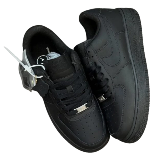 TENIS ZAPATILLAS NIKE AIR FORCE 1 HOMBRE: COMODIDAD Y ESTILO ICÓNICO. ¿Por qué comprar TENIS ZAPATILLAS NIKE AIR FORCE 1 HOMBRE? Los TENIS ZAPATILLAS NIKE AIR FORCE 1 HOMBRE son una de las opciones más populares entre los amantes del calzado urbano. Con un diseño clásico y versátil, estos tenis son perfectos para cualquier ocasión. Ya sea que busques Nike Air Force 1 hombre blanco, Nike Air Force 1 hombre negras o cualquier otro modelo, en Onlineshoppingcenterg tenemos lo que necesitas.  Características de los Nike Air Force 1 Hombre Los Nike Air Force 1 hombre son conocidos por su durabilidad, comodidad y diseño icónico. Algunas de sus principales características incluyen:  Amortiguación Air-Sole para mayor comodidad en cada paso.  Diseño versátil que combina con cualquier outfit.  Materiales de alta calidad que garantizan una larga duración.  Suela de goma resistente para mejor tracción y agarre.  Modelos disponibles en Onlineshoppingcenterg En nuestra tienda puedes encontrar una amplia variedad de modelos:  Nike Air Force 1 Hombre Blancas Las Nike Air Force 1 hombre blancas son un clásico imprescindible. Son perfectas para combinar con cualquier estilo y siempre están en tendencia.  Nike Air Force 1 Hombre Negras Si buscas un estilo más discreto pero igual de moderno, las Nike Air Force 1 hombre negras son ideales para ti. Su diseño elegante y minimalista combina con todo.  Nike Air Force 1 Mid Hombre Para quienes prefieren un poco más de soporte en el tobillo, las Nike Air Force 1 Mid hombre ofrecen un ajuste perfecto y una gran comodidad.  Nike Air Force 1 07 Hombre Las Nike Air Force 1 07 hombre son una versión renovada con materiales de alta calidad y detalles que las hacen únicas.    ¿Cómo combinar tus Nike Air Force 1 Hombre? Los outfits con Nike Air Force 1 hombre son infinitos. Puedes usarlos con:  Jeans y camiseta para un look casual.  Joggers y sudadera para un estilo deportivo.  Pantalones cargo y hoodie para un outfit urbano y moderno.  ¿Dónde comprar Nike Air Force 1 Hombre al mejor precio? En Onlineshoppingcenterg te ofrecemos los mejores precios en zapatillas Nike Air Force 1 hombre. Contamos con envíos rápidos y garantizamos la autenticidad de nuestros productos.    ¡Haz tu pedido hoy mismo! No dejes pasar la oportunidad de tener los Nike Air Force 1 hombre en tu colección. Compra ahora en Onlineshoppingcenterg y disfruta de la mejor calidad en calzado urbano.  ¡Descubre la mejor selección de Nike Air Force 1 hombre en Onlineshoppingcenterg y lleva tu estilo al siguiente nivel!