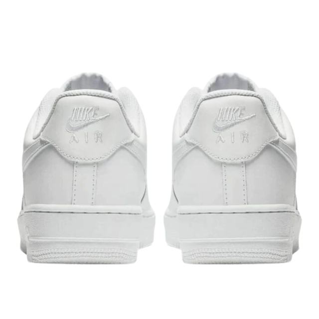 TENIS ZAPATILLAS NIKE AIR FORCE 1 HOMBRE: COMODIDAD Y ESTILO ICÓNICO. ¿Por qué comprar TENIS ZAPATILLAS NIKE AIR FORCE 1 HOMBRE? Los TENIS ZAPATILLAS NIKE AIR FORCE 1 HOMBRE son una de las opciones más populares entre los amantes del calzado urbano. Con un diseño clásico y versátil, estos tenis son perfectos para cualquier ocasión. Ya sea que busques Nike Air Force 1 hombre blanco, Nike Air Force 1 hombre negras o cualquier otro modelo, en Onlineshoppingcenterg tenemos lo que necesitas.  Características de los Nike Air Force 1 Hombre Los Nike Air Force 1 hombre son conocidos por su durabilidad, comodidad y diseño icónico. Algunas de sus principales características incluyen:  Amortiguación Air-Sole para mayor comodidad en cada paso.  Diseño versátil que combina con cualquier outfit.  Materiales de alta calidad que garantizan una larga duración.  Suela de goma resistente para mejor tracción y agarre.  Modelos disponibles en Onlineshoppingcenterg En nuestra tienda puedes encontrar una amplia variedad de modelos:  Nike Air Force 1 Hombre Blancas Las Nike Air Force 1 hombre blancas son un clásico imprescindible. Son perfectas para combinar con cualquier estilo y siempre están en tendencia.  Nike Air Force 1 Hombre Negras Si buscas un estilo más discreto pero igual de moderno, las Nike Air Force 1 hombre negras son ideales para ti. Su diseño elegante y minimalista combina con todo.  Nike Air Force 1 Mid Hombre Para quienes prefieren un poco más de soporte en el tobillo, las Nike Air Force 1 Mid hombre ofrecen un ajuste perfecto y una gran comodidad.  Nike Air Force 1 07 Hombre Las Nike Air Force 1 07 hombre son una versión renovada con materiales de alta calidad y detalles que las hacen únicas.    ¿Cómo combinar tus Nike Air Force 1 Hombre? Los outfits con Nike Air Force 1 hombre son infinitos. Puedes usarlos con:  Jeans y camiseta para un look casual.  Joggers y sudadera para un estilo deportivo.  Pantalones cargo y hoodie para un outfit urbano y moderno.  ¿Dónde comprar Nike Air Force 1 Hombre al mejor precio? En Onlineshoppingcenterg te ofrecemos los mejores precios en zapatillas Nike Air Force 1 hombre. Contamos con envíos rápidos y garantizamos la autenticidad de nuestros productos.    ¡Haz tu pedido hoy mismo! No dejes pasar la oportunidad de tener los Nike Air Force 1 hombre en tu colección. Compra ahora en Onlineshoppingcenterg y disfruta de la mejor calidad en calzado urbano.  ¡Descubre la mejor selección de Nike Air Force 1 hombre en Onlineshoppingcenterg y lleva tu estilo al siguiente nivel!