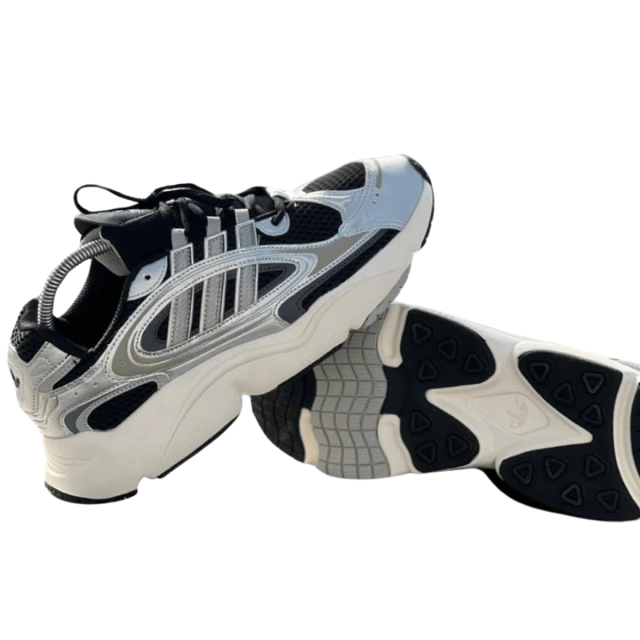 Comprar Zapatillas Adidas Ozmillen Adiplus Hombre.En Onlineshoppingcenterg, entendemos que quieres lo mejor al momento de comprar zapatillas Adidas Ozmillen Adiplus hombre. Estas zapatillas no solo destacan por su estilo moderno y versátil, sino también por su comodidad y tecnología innovadora.¿Por qué elegir las Adidas Ozmillen Adiplus?Las zapatillas Adidas Ozmillen Adiplus hombre se han convertido en una de las opciones favoritas gracias a sus características únicas:Diseño moderno y vanguardista: Inspirado en las tendencias actuales, estas zapatillas combinan estilo y funcionalidad.Comodidad excepcional: Incorporan tecnología Adiplus, ofreciendo una amortiguación superior ideal para el día a día.Materiales de alta calidad: Fabricadas con materiales resistentes y ligeros, garantizan durabilidad y confort.Versatilidad: Disponibles en colores como Adidas Ozmillen negras, blancas, y más, se adaptan a cualquier outfit.Características técnicas destacadas1. Tecnología AdiplusLa tecnología Adiplus brinda una experiencia de uso cómoda, ideal para largas caminatas o actividades diarias.2. Diseño ergonómicoSu estructura está diseñada para adaptarse perfectamente a la forma del pie, asegurando un ajuste seguro y cómodo.3. Variedad de coloresEl modelo está disponible en varias opciones como:Adidas Ozmillen negrasAdidas Ozmillen blancasAdidas Ozmillen Colombia¿Cómo combinar las Adidas Ozmillen Adiplus?Estas zapatillas son ideales para diferentes estilos:Casual: Combínalas con jeans y camiseta para un look relajado.Deportivo: Perfectas para usar con pantalones deportivos y sudaderas.Urbano: Con un outfit más atrevido como chaquetas bomber y pantalones ajustados.¿Dónde comprar zapatillas Adidas Ozmillen Adiplus hombre?En Onlineshoppingcenterg, te ofrecemos:Precios competitivos: Encuentra las mejores ofertas del mercado.Variedad de tallas y colores: Desde modelos clásicos hasta los más modernos.Envíos rápidos y seguros: Recibe tus zapatillas en la puerta de tu casa.Opiniones de nuestros clientesJorge M. – Bogotá"Las compré en Onlineshoppingcenterg y quedé encantado. Son muy cómodas y lucen increíbles."Luis G. – Medellín"Las Adidas Ozmillen Adiplus negras son mis favoritas. Su estilo y calidad son insuperables."Preguntas frecuentes¿Las Adidas Ozmillen Adiplus hombre son unisex?Aunque están diseñadas para hombres, muchas mujeres también eligen este modelo por su comodidad y estilo.¿Cómo saber mi talla?Consulta nuestra guía de tallas para elegir el ajuste perfecto.¿Están disponibles en otros países?Sí, realizamos envíos internacionales para que disfrutes de tus zapatillas sin importar dónde te encuentres.Si buscas estilo, comodidad y calidad, no dudes en comprar zapatillas Adidas Ozmillen Adiplus hombre en Onlineshoppingcenterg. Explora nuestra colección y lleva a casa unas zapatillas que marcarán la diferencia en tu armario.¡Haz tu pedido hoy mismo y disfruta de la mejor experiencia de compra online!