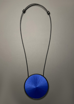 Colar Círculo com Borda Azul - G