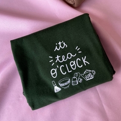 Camiseta It's tea o'clock na internet