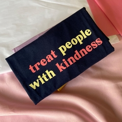 Camiseta Treat people with kindness