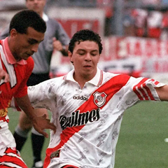 Imagen de CAMISETA RIVER PLATE ESCUDOS 1996/97