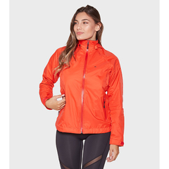 CAMPERA ROMPEVIENTO DAMA MONTAGNE ELUNEY CORAL - comprar online