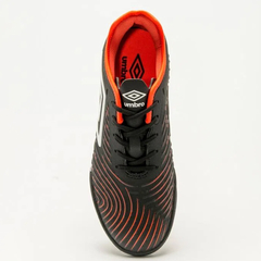 BOTIN FUTBOL 5 UMBRO TOUCH NEGRO BLANCO NARANJA - tienda online