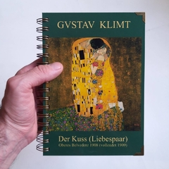 Agenda KLIMT 2 días por página/ Tapa Dura Ring Wire/ MODELO 223/ Der Kuss 2 (Póster Verde), GUSTAV KLIMT (1908) - comprar online