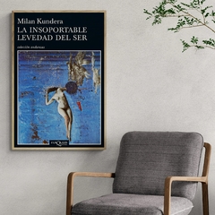 Cuadro en marco madera Kiri Box/ Modelo 569/ Portada del Libro La Insoportable Levedad del Ser (Milan Kundera, 1984)/ Obra del artista Max Ernst (1921).
