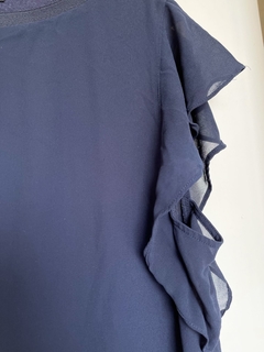 Blusa de crepe cuello redondo, con volados en las. Mangas (XL) - tienda online