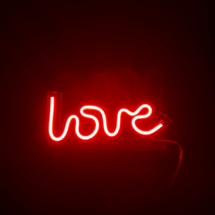 Placa Neon Led de Mesa Palavra Love - comprar online