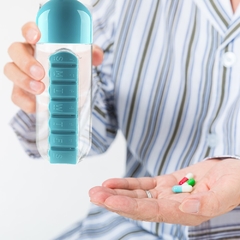 Garrafa com Porta Comprimidos Cápsulas dias da semana 600 ml - comprar online